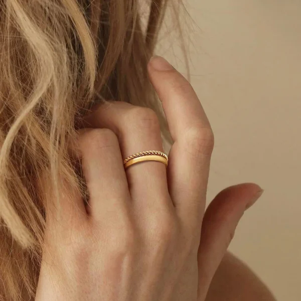 خاتم ذهبي بسيط