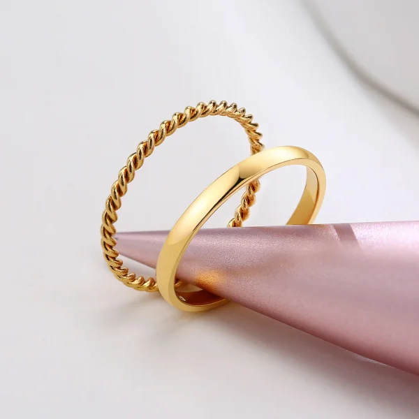 خاتم ذهبي بسيط